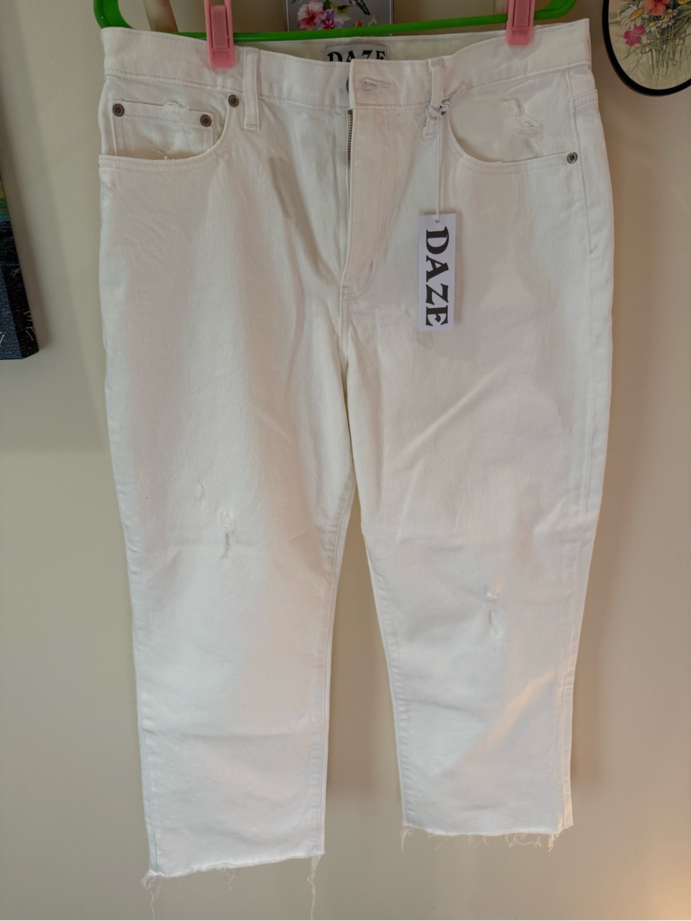 Women’s Distressed White Denim Jeans NWT 31